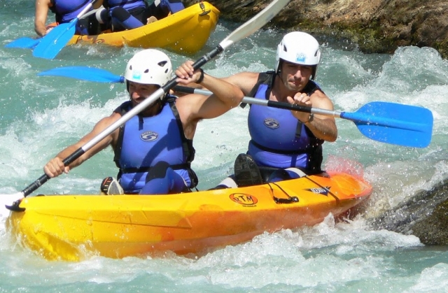  Paddeln im Wildwasser 